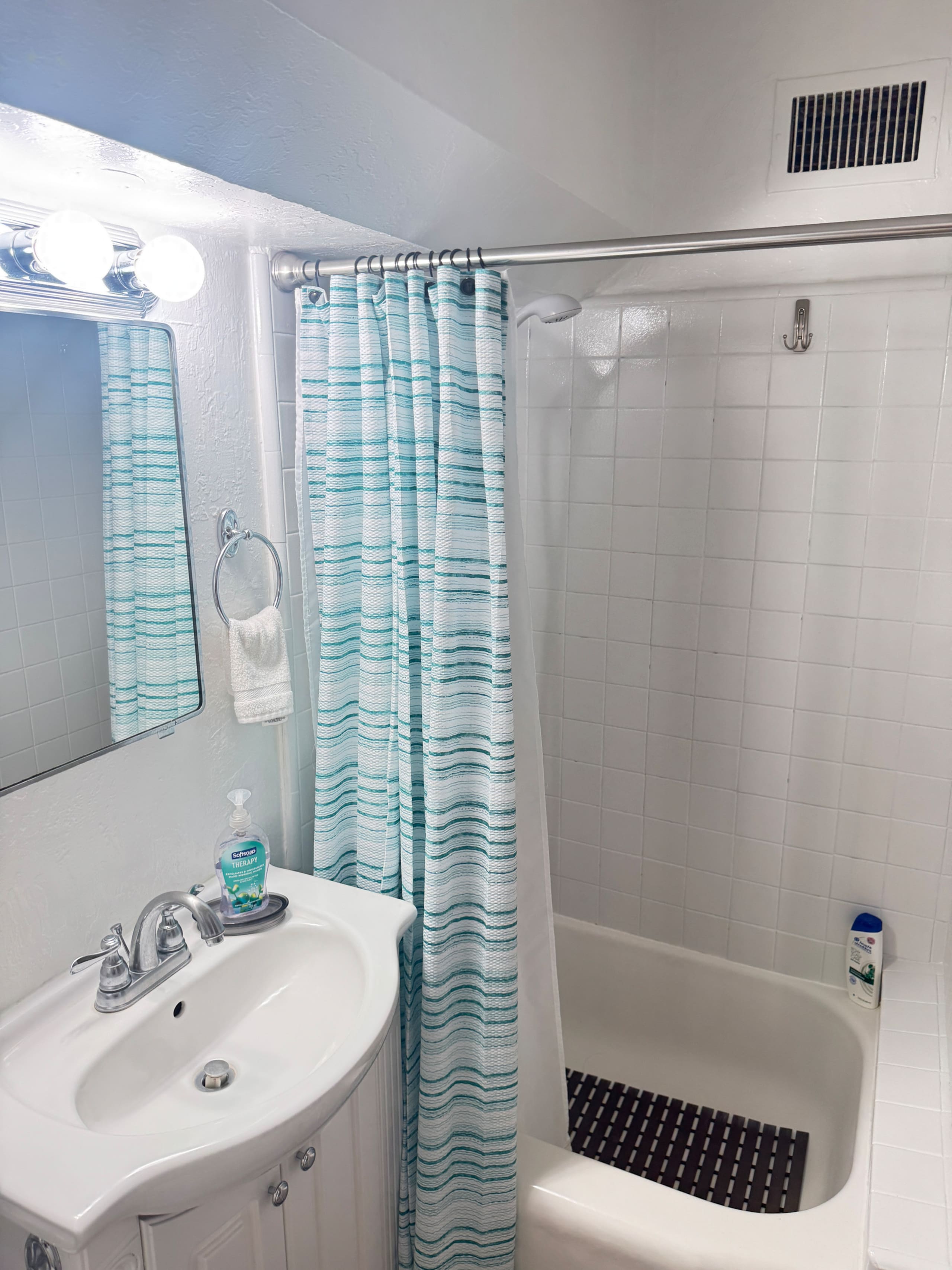 Studio apartment walking distance from the beach - Image 7