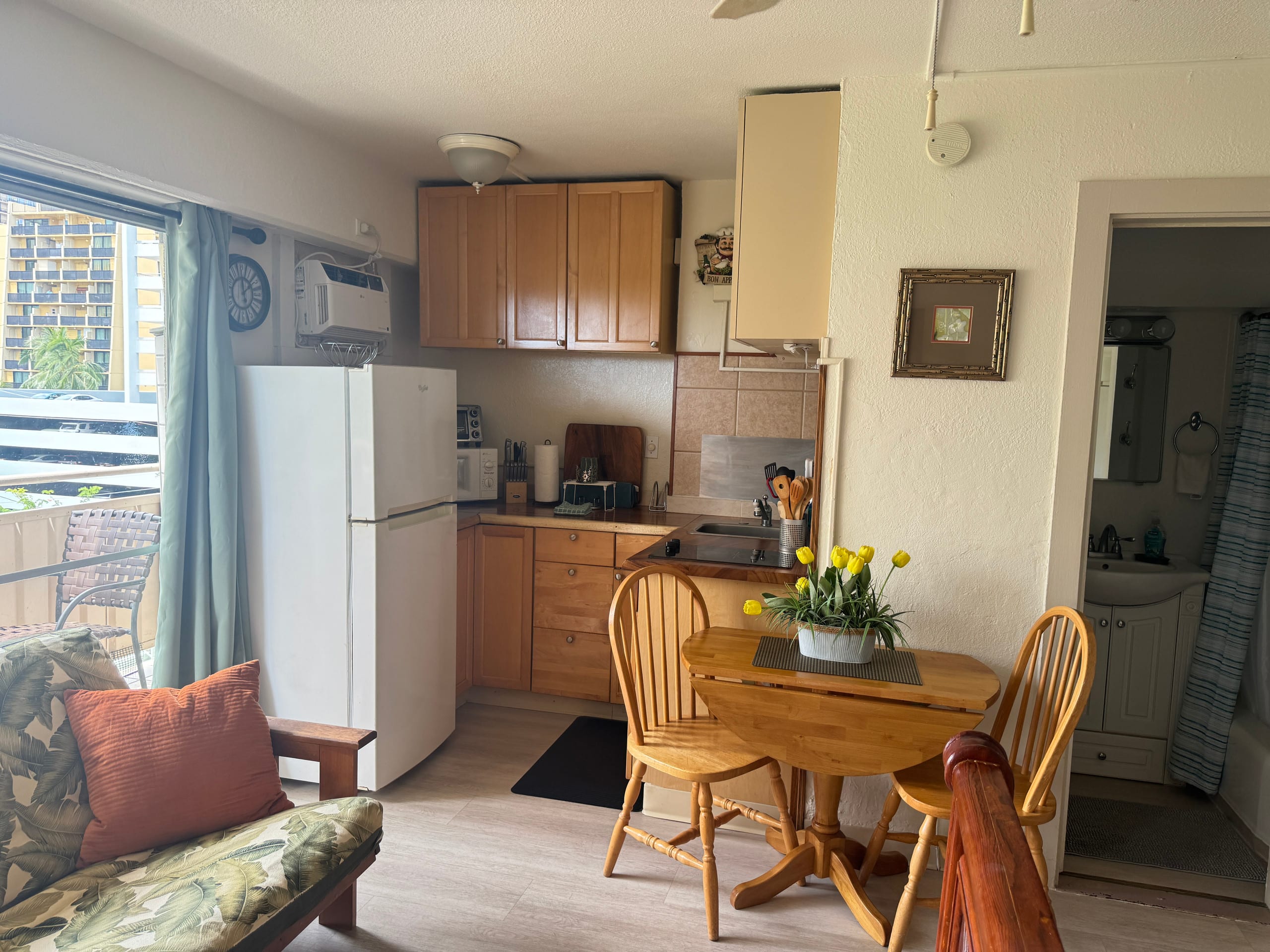 Studio apartment walking distance from the beach - Image 4