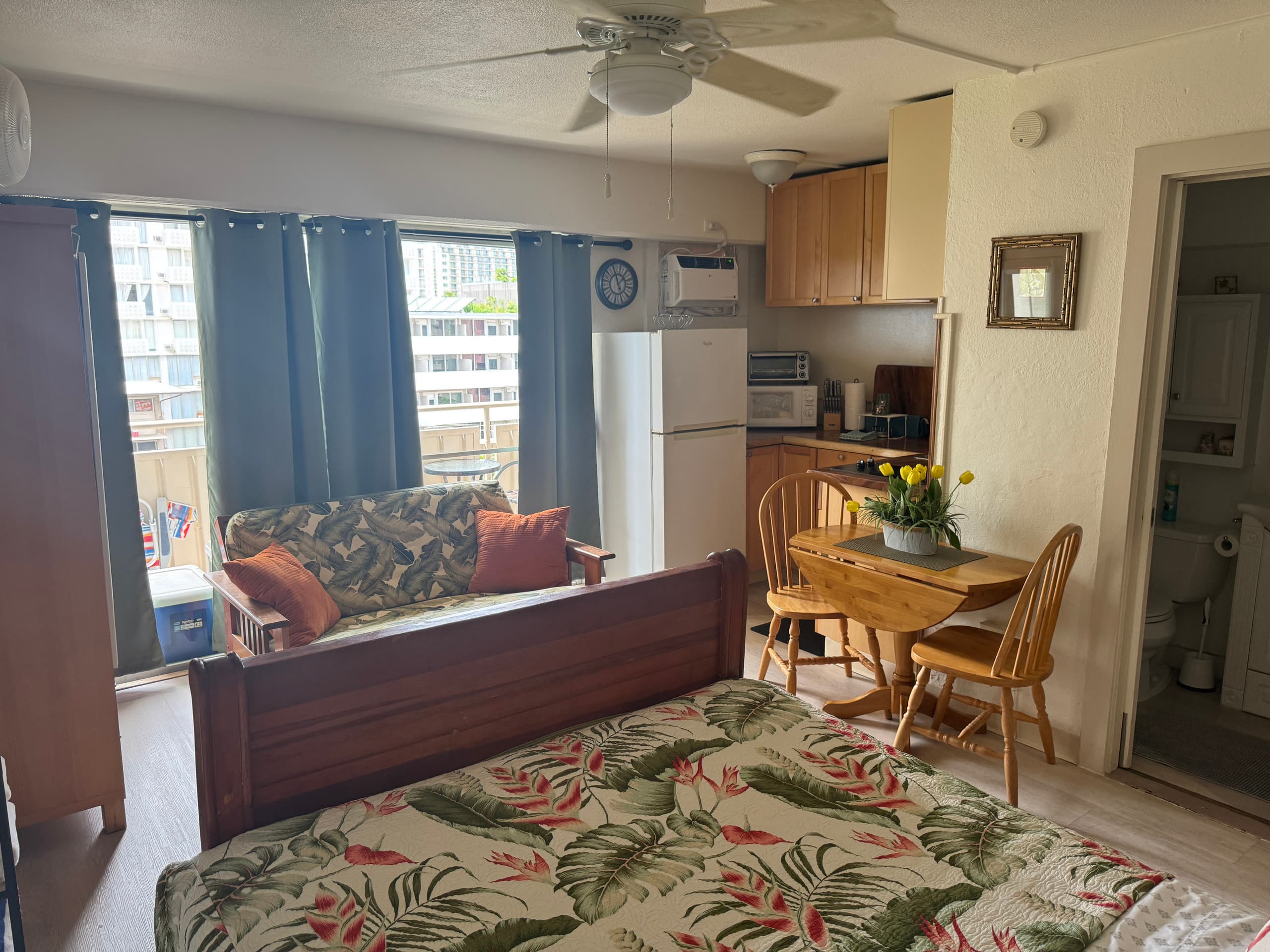 Studio apartment walking distance from the beach - Image 10