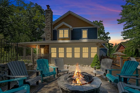 NB Getaway with HotTub, Pool & Priv Screening Room