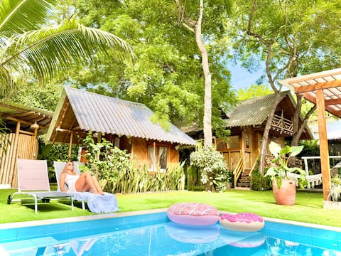 Casita de Bambu*pool*cabin*green oasis*2min-beach