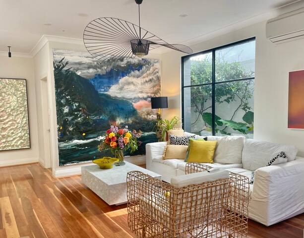 Artistic Bondi Beach House Minutes from ocean