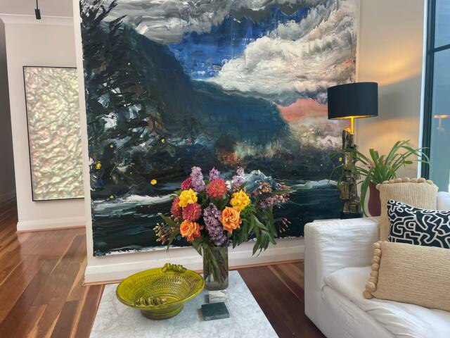 Artistic Bondi Beach House Minutes from ocean gallery image 4