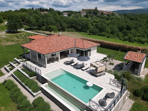 NEW Villa Green Forest with heated salty pool