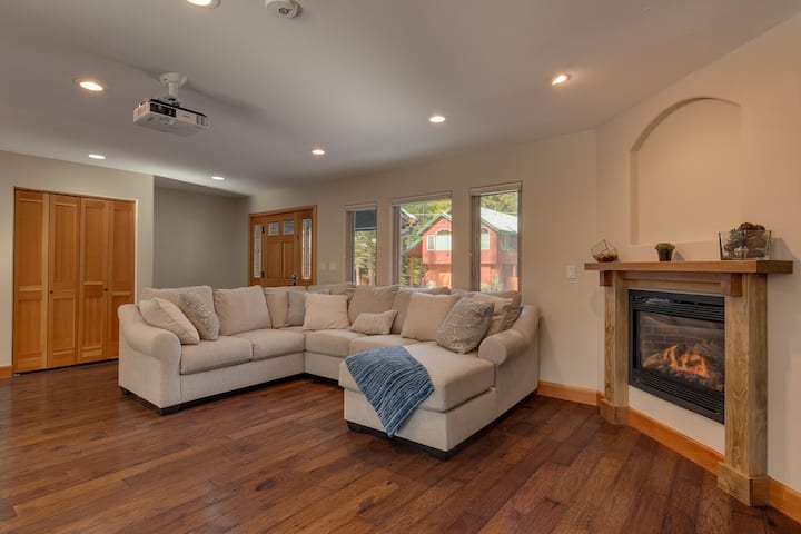 Mountain Home W/ Hot Tub & Game Room - Fallen Leaf Lake, CA