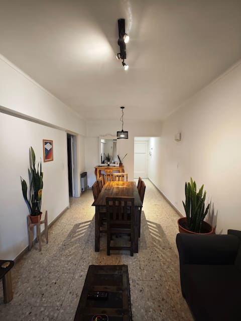 Top Airbnb: Spacious & Comfy Apart – Remote Work & Relax in Mendoza