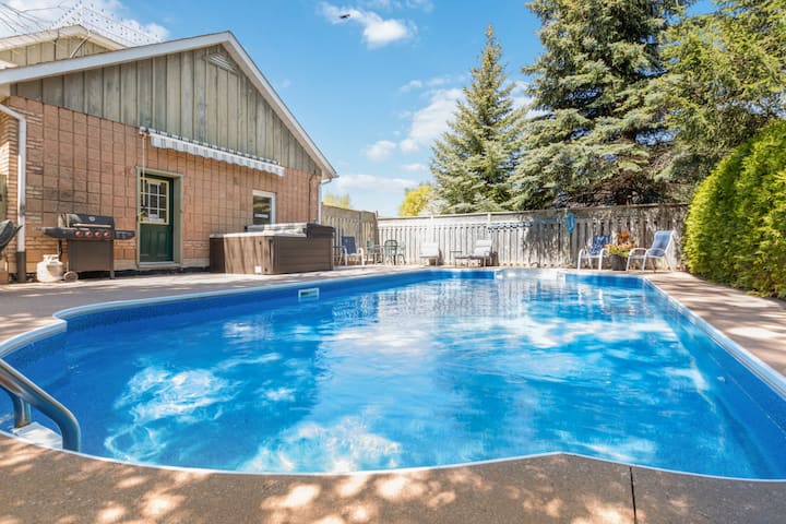Liisa's Lodge With Rare Private Pool + Hot Tub - The Blue Mountains