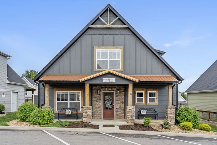 New Arcades And Slide-private Hot Tub-free Tickets - Ridgedale, MO