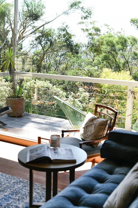 Views, 4/5 queen bedrooms and a boutique vibe