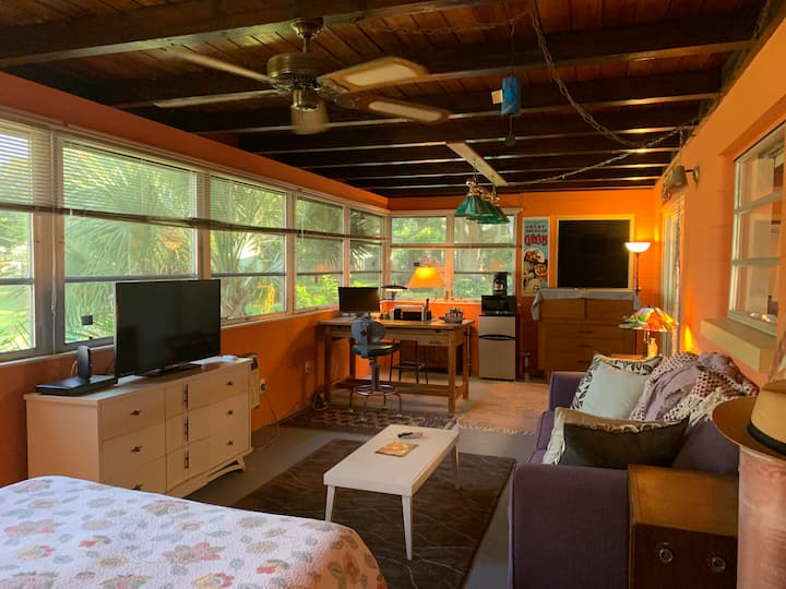 Private Suite + Workspace Near Siesta Beach - Siesta Key, FL