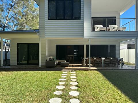 The Holiday House, Beachfront