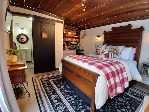 Popular Airbnb listing: The Wild Chicken Holiday Suite with Coffee Bar! in Inverness, Subd. A