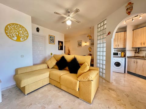 Top Airbnb: One bed, front line to the beach, stunning views in Almuñécar