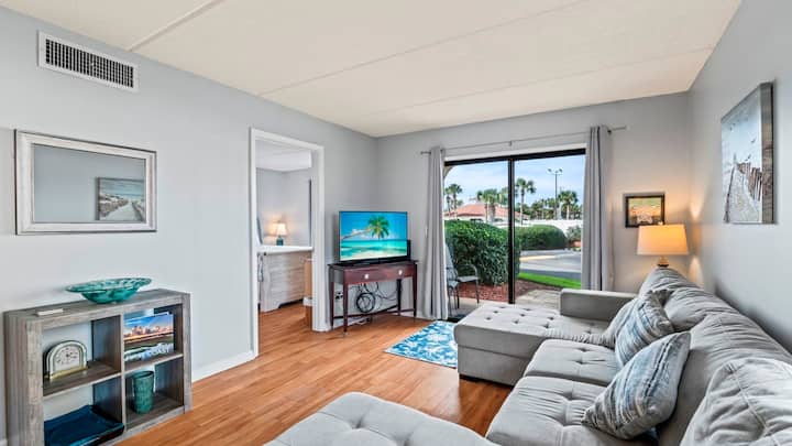 Spacious 2br Condo With Beach Access & Resort Amen - St. Augustine Beach, FL