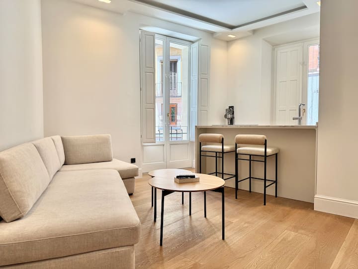 Top Location | Plaza Mayor Views - Madrid