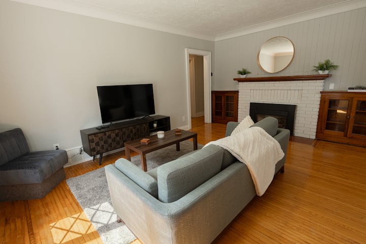 Cozy 2br Main Fl | Easy Access To Yyz, Downtown - Mississauga