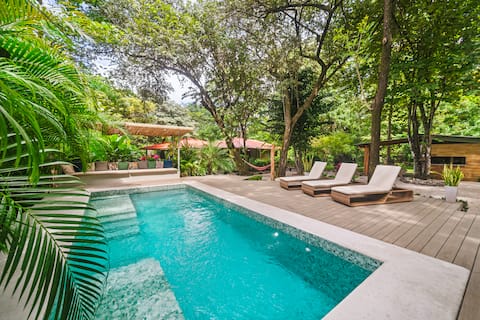 Eco-Friendly Cabina in a Haven of Tranquility