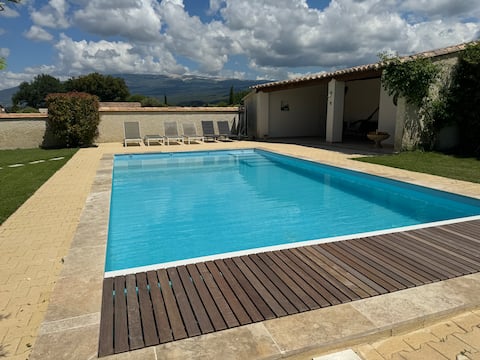 Apartment in the Provence with a pool and a view