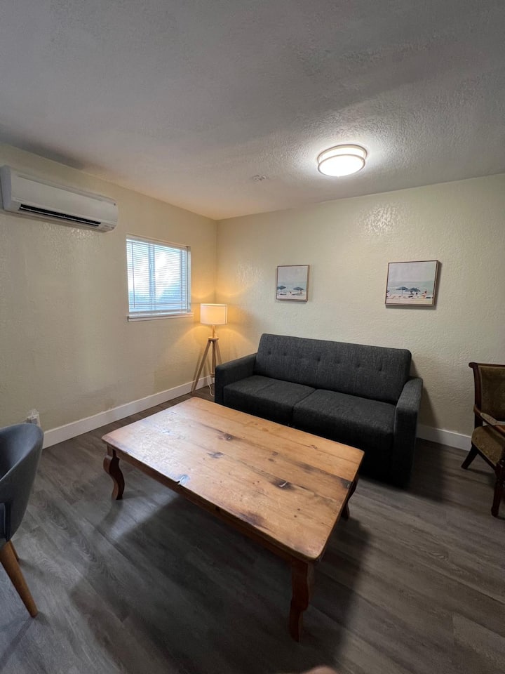 Private Suite # 8, Three Minutes Walk The Beach. - Pompano Beach, FL