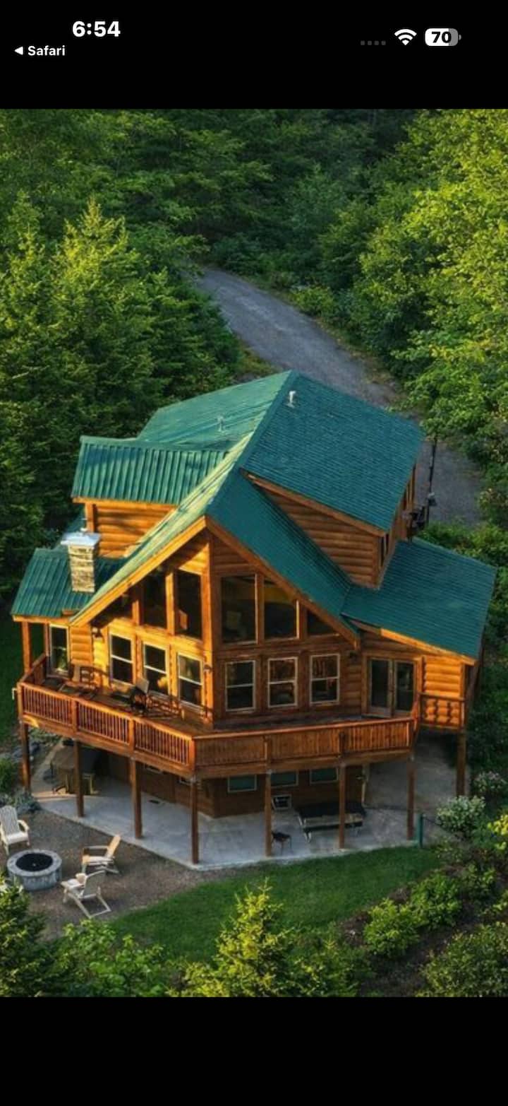 Beautiful Log Cabin In Heart Of Pigeon Forge - Pigeon Forge, TN