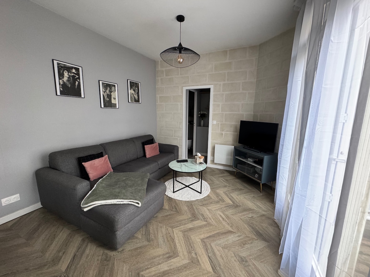 Annonce Airbnb populaire: T2 Hyper center with garden à Diocèse D'angers