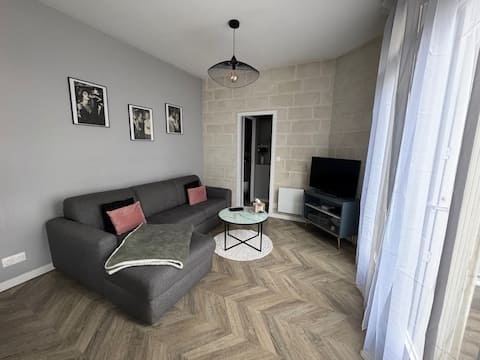 Popular Airbnb listing: T2 Hyper center with garden in Angers
