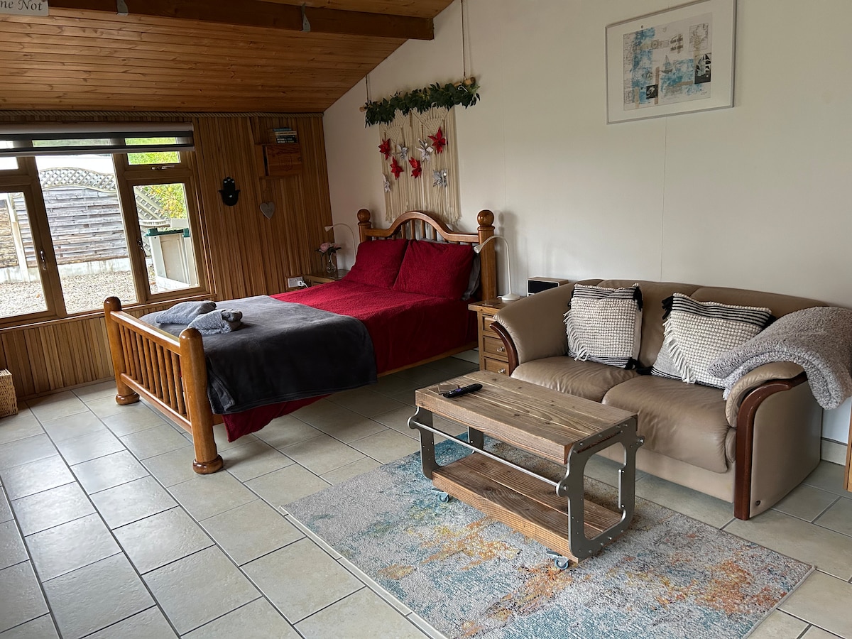 Popular Airbnb listing: Rose cottage cabin by the sea in Westby With Plumptons
