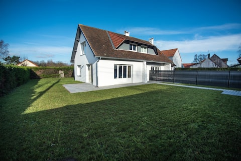 Passepierre renovated villa close to the preserved site