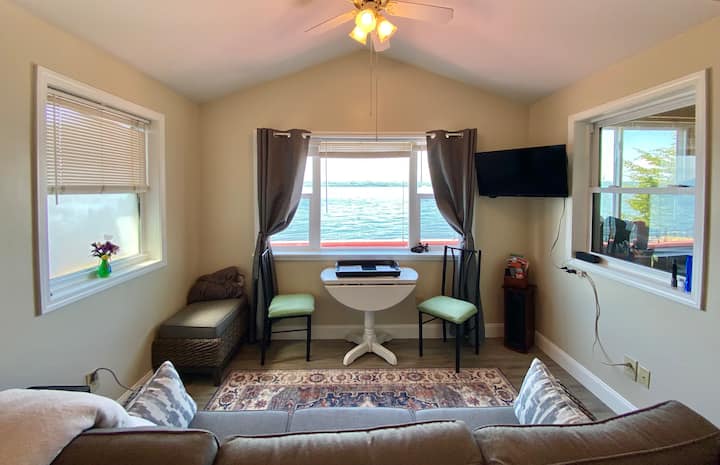 Romantic Rose Retreat Cayuga Lakefront Hideaway! - Interlaken, NY
