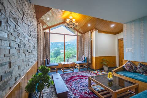 4 Bedroom chalet with exotic view in Raison manali