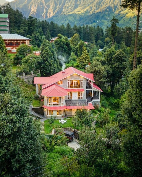 The ForestBound Cottage 3BHK BBQ Fireplace Manali