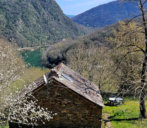 Villa Théo with river view near Albi