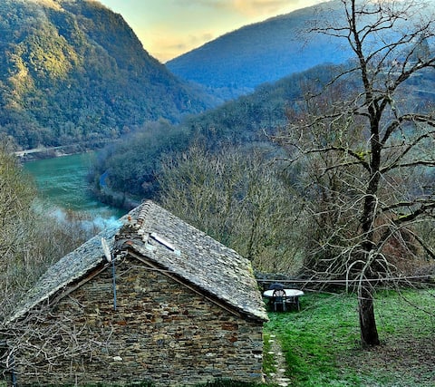 Villa Théo with river view near Albi