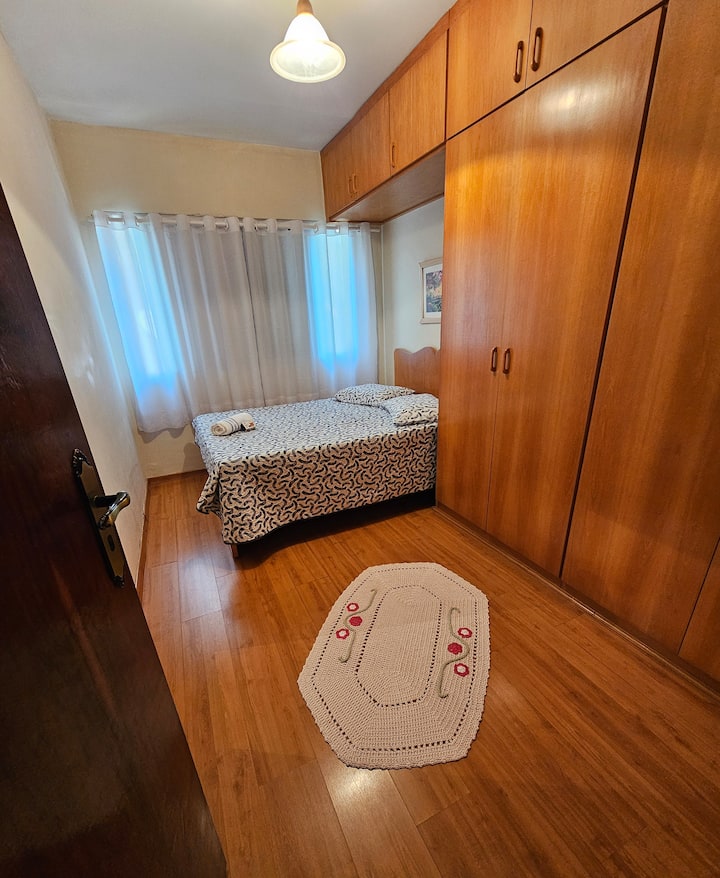 完整的套房，配备独立卫生间，非常舒适。
房源内有宽敞实用的衣柜。