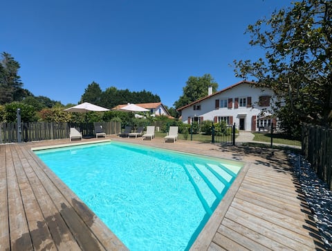 Villa for 11 people with a quiet pool