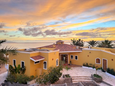 Beachfront El Sargento Oasis, Hot Tub & Fast Wi-Fi