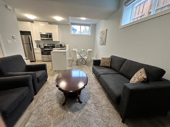 Brand New Comfortable & Cozy Legal Suit. - Edmonton