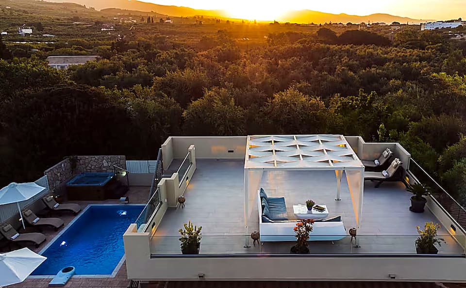Sea-View Villa with Private Pool & Roof Garden — foto 1
