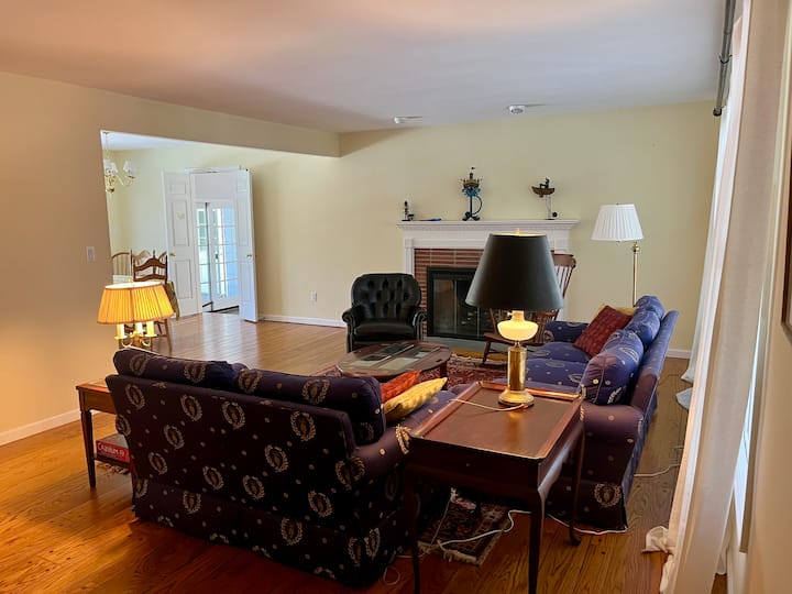 Pound Ridge Retreat In The Woods - Bedford, NY