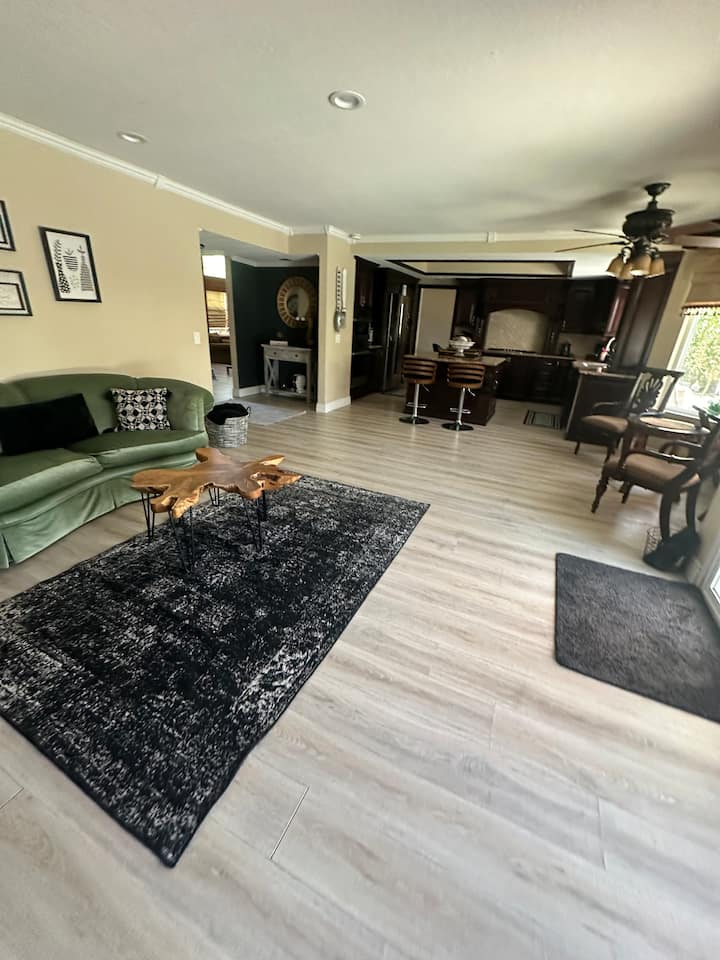 Mountain View Retreat W/ Private Pool & Backyard - Mount Baldy, CA