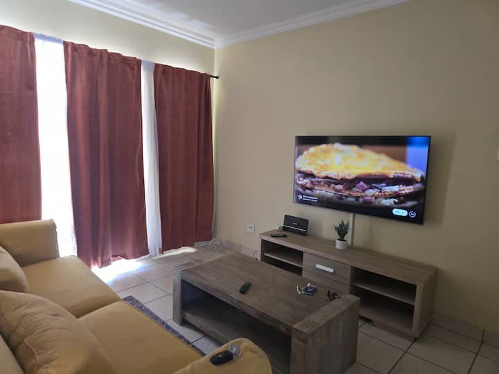 A Cosy 2 Bedroom Home For Your Relaxation - Centurion