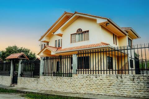 Cute Entire Modern House
