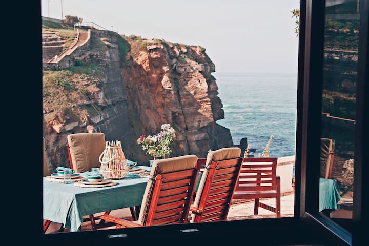 Um Lugar ao Sol – Cliffside house ~ Azenhas do Mar