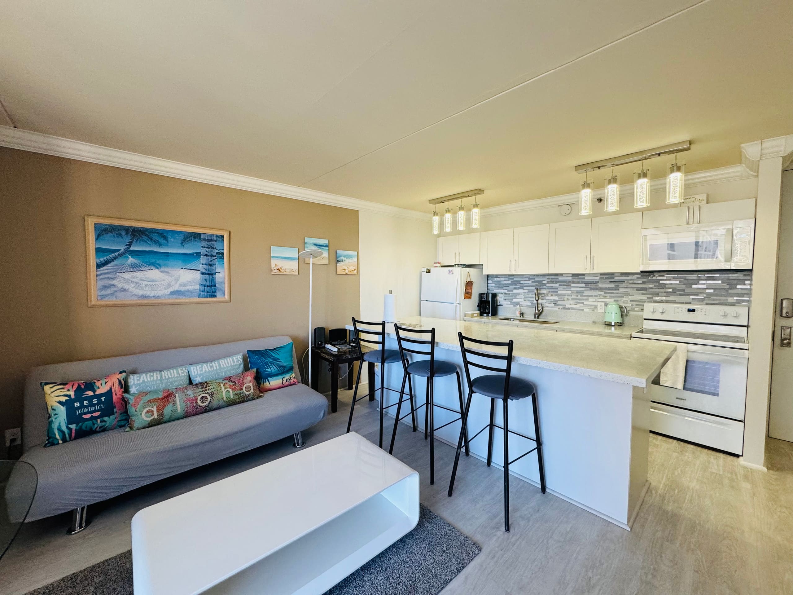 Condo in Honolulu · ★4.9 · 1 bedroom · 3 beds · 1 private bath - Image 21