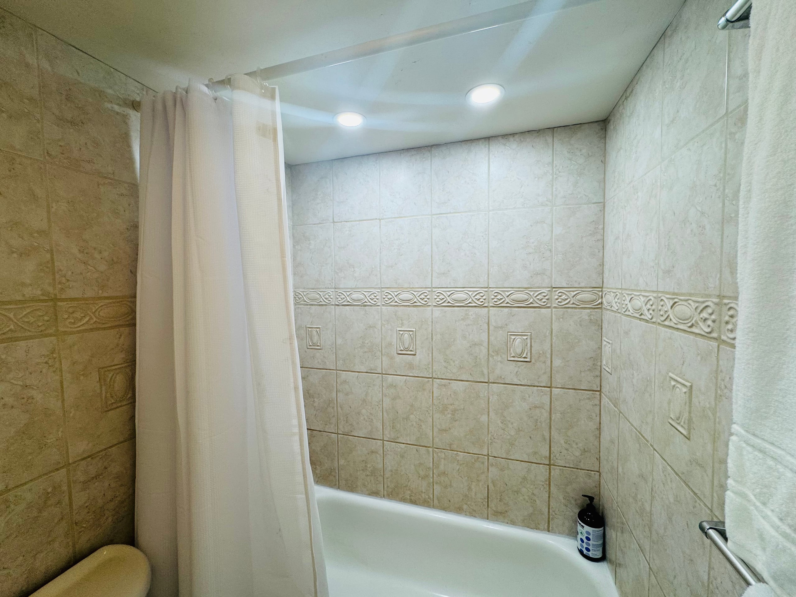 Condo in Honolulu · ★4.9 · 1 bedroom · 3 beds · 1 private bath - Image 13