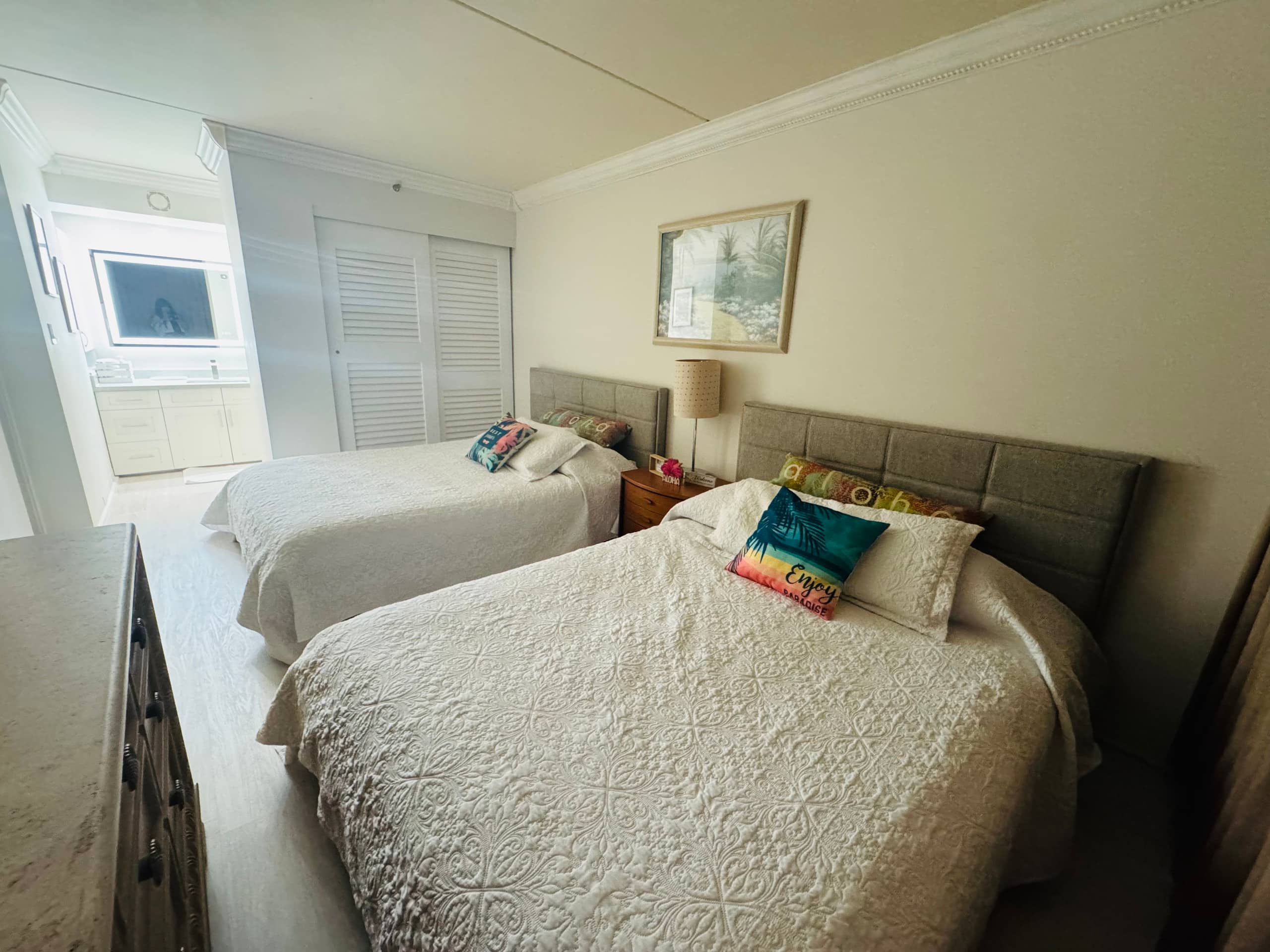 Condo in Honolulu · ★4.9 · 1 bedroom · 3 beds · 1 private bath - Image 23