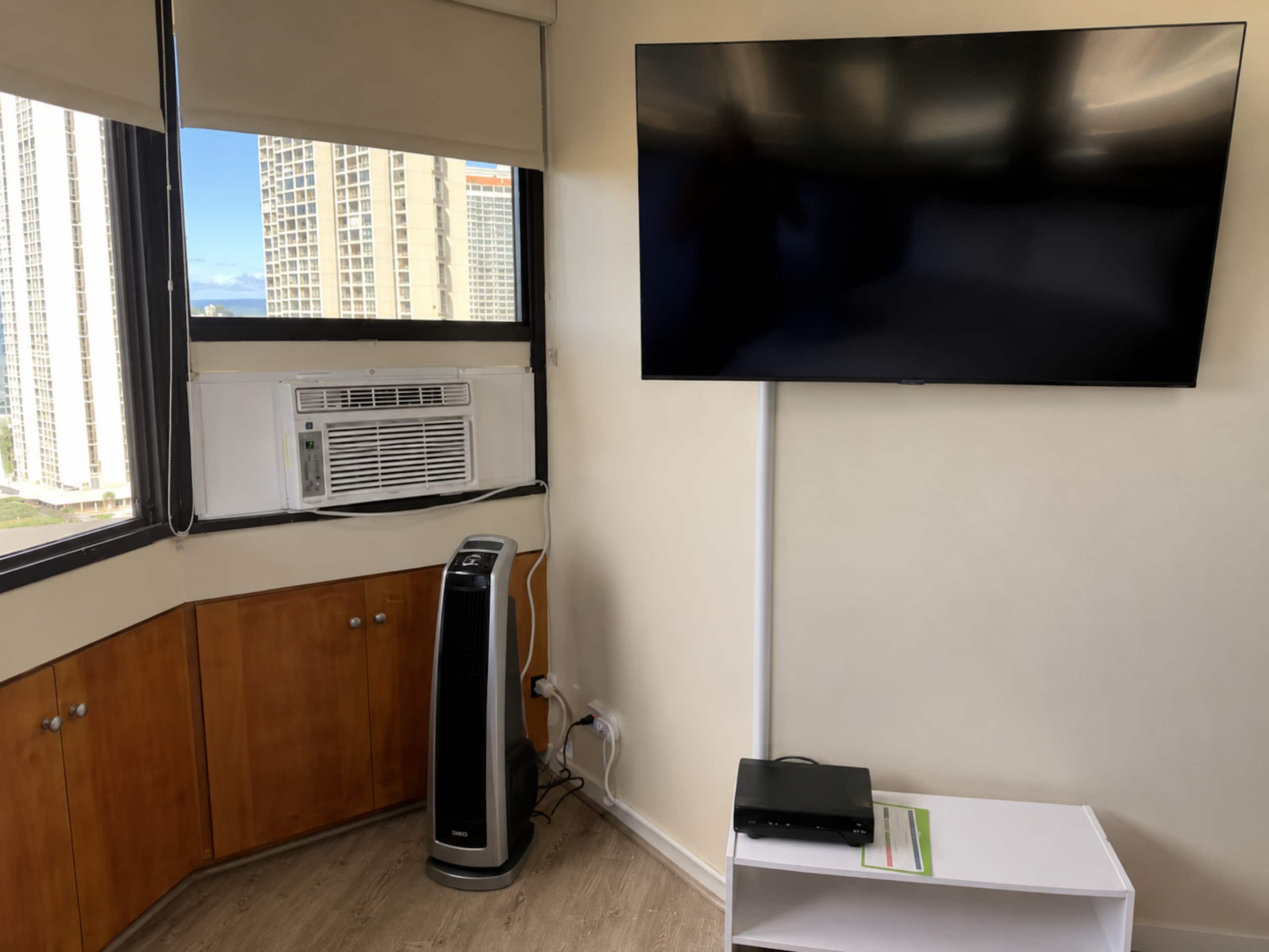 Condo in Honolulu · ★4.78 · 1 bedroom · 2 beds · 1 bath - Image 14