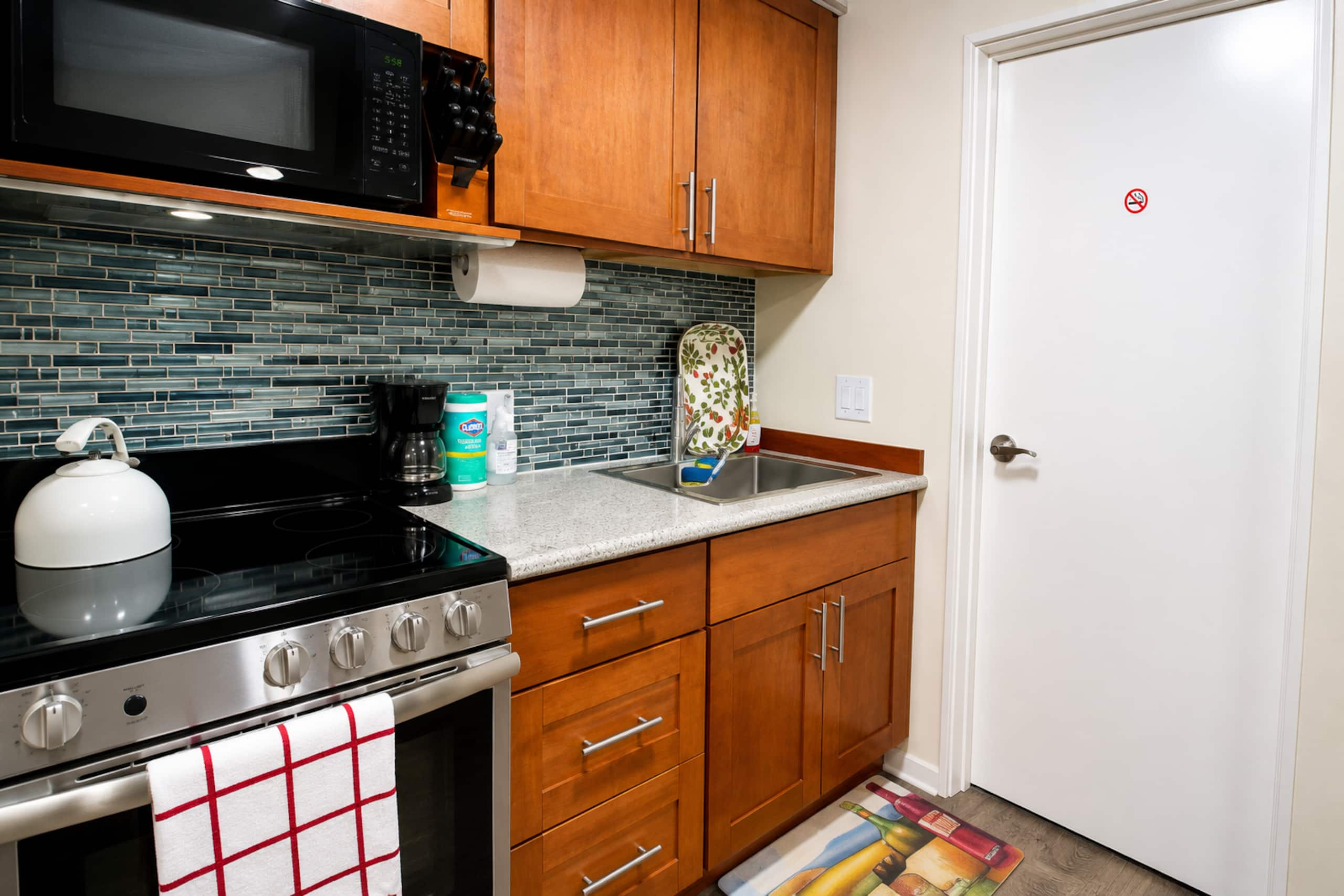 Condo in Honolulu · ★4.78 · 1 bedroom · 2 beds · 1 bath - Image 5