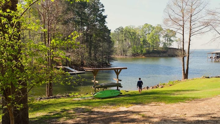 Lakefront 3BR with Bunkhouse Kayaks  Rowboat Incl