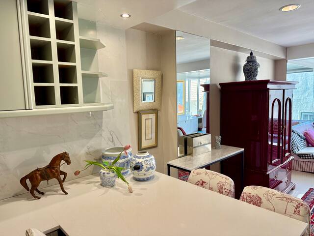 Superb,Beachfront,secure, stylish, cosy 2 bed gallery image 4